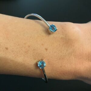 Elegant Silver Bracelet with Blue Gemstones